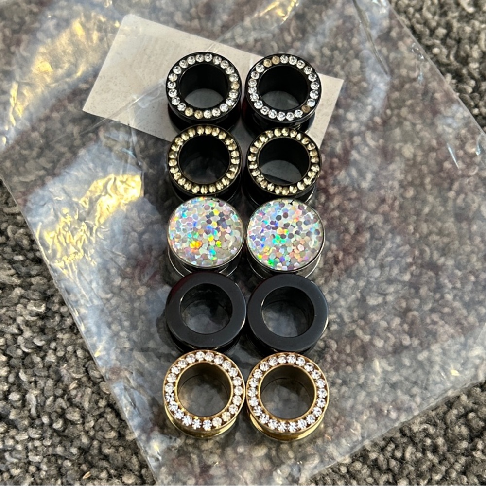 Set of 5 Elegant Black and Gold Rhinestone Plugs Size 7/16in (11mm)